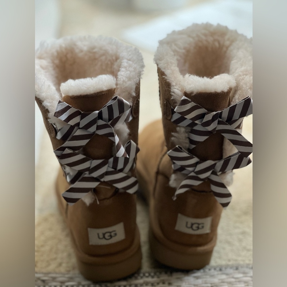UGG Bailey bow 2, Tan Boots with Striped Bows
Like new